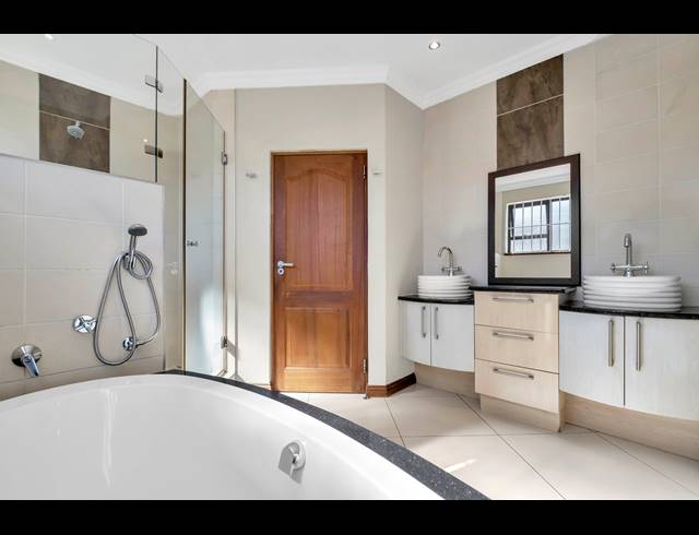 4 BEDROOM HOUSE FOR SALE IN HYDE PARK
